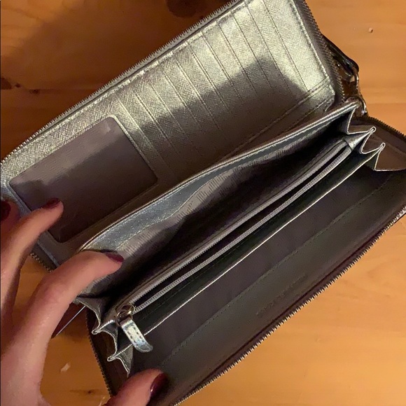 Michael Kors wristlet wallet - Picture 2 of 2